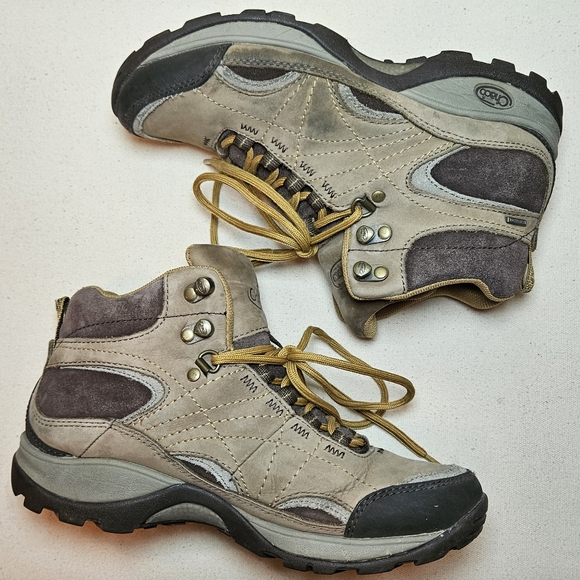 Chaco Waterproof Hiking Boots Women's Size 7 - Picture 7 of 11